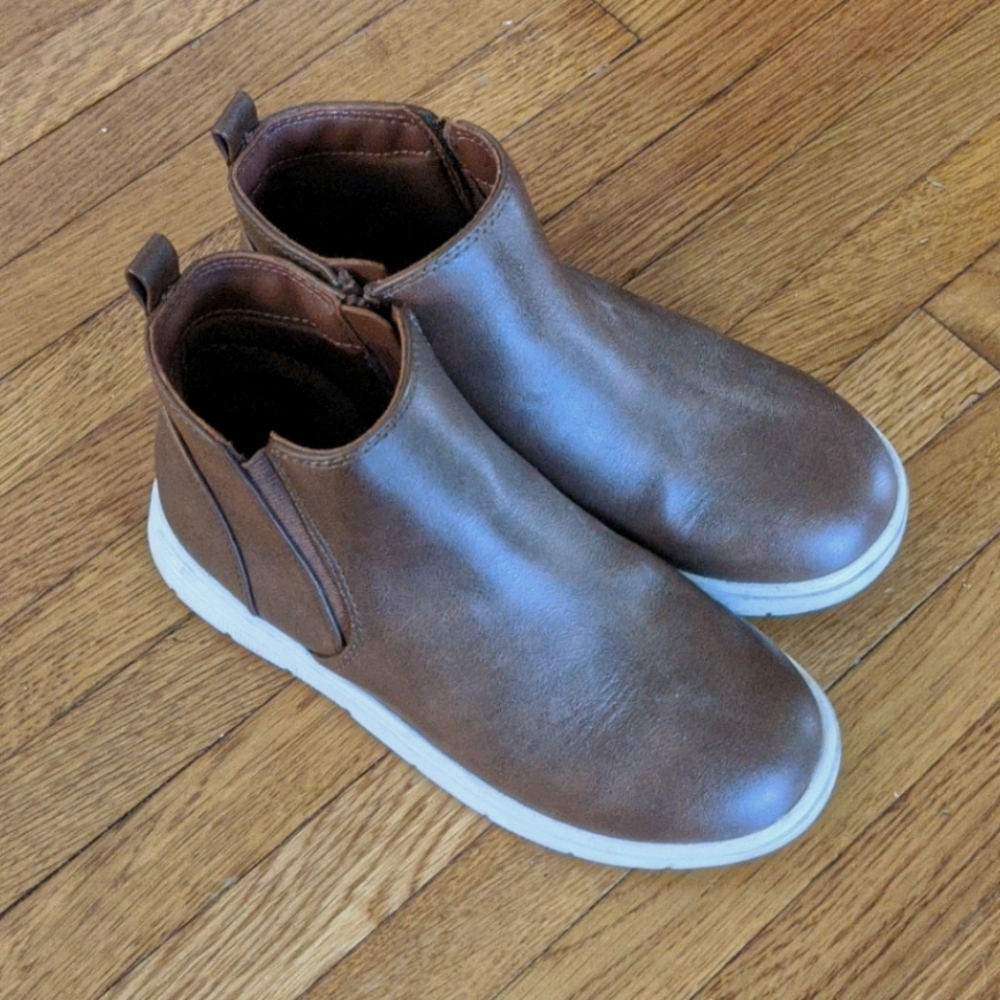 Youth shoes